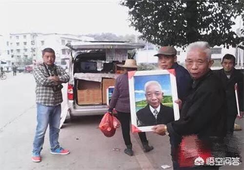 林燕妮遗照曝光:农村经常有来免费为六十岁老人照相的人，他们免费照相能赚到钱吗