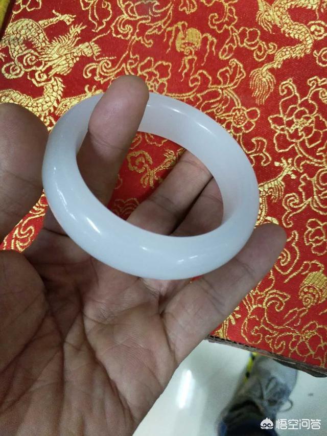 玉石手镯怎么分辨真假,买回来玉手镯如何区分真假？