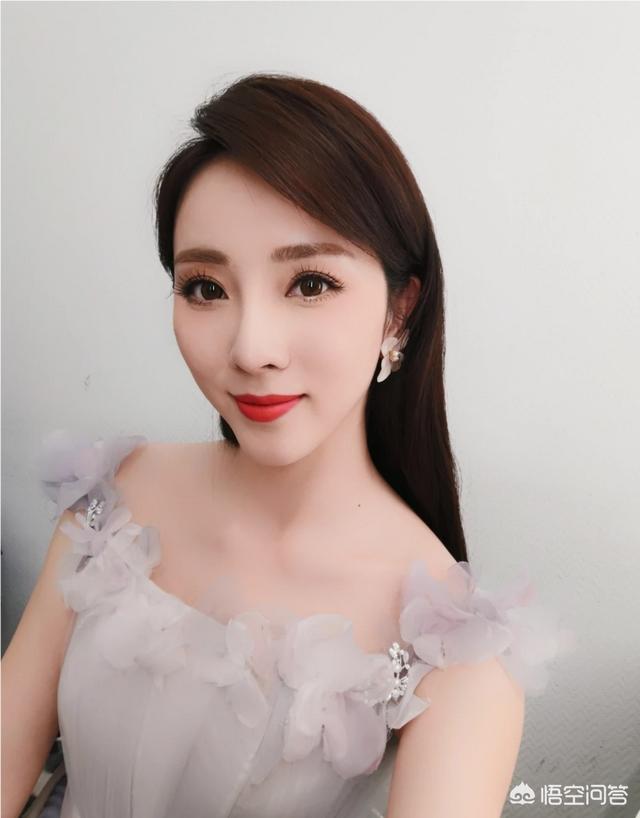 董卿李思思:如何评价李思思的主持功力？