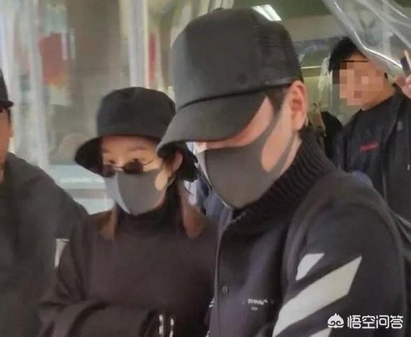 赵丽颖生孩子出血照片:赵丽颖冯绍峰现身购物，为何赵丽颖生娃3个月依然身材圆润？