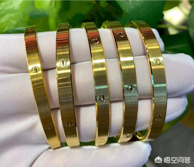 玉镯越戴越黄是什么情况,玉镯戴两年之后不亮了，是怎么回事？