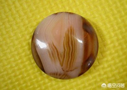 玛瑙玉髓白手镯,请问这个玛瑙手镯能值多少钱？