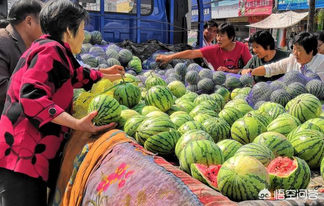 在农村路边卖西瓜的瓜农，为什么不喜欢把西瓜切开来卖呢？