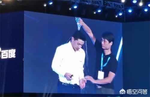 一瓶水能否浇醒李彦宏和百度？你怎么看？