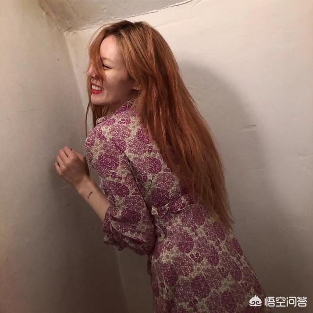 金泫雅整容:如何看待金泫雅在舞台上衣服不慎解开并托胸完成表演？