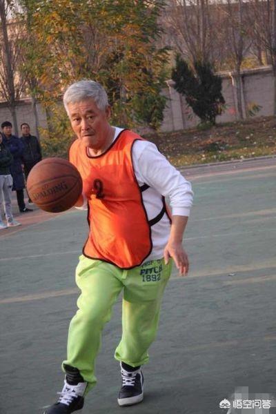 杨树林老婆:老婆的生日要到了送什么呢！贵了又买不起几百的又不知道买什么？