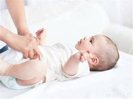 如何正确给孩子挑选纸尿裤，如何了解宝宝纸尿裤是否小了