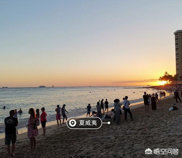 夏威夷海滩日光浴:假期去夏威夷旅行好玩吗？