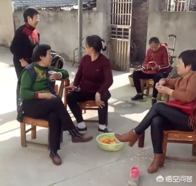 在农村为什么感觉邻里说人闲话的比较多?-惠修网