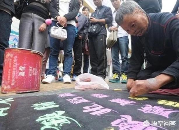 你如何评价乞丐崔显仁自创“彩虹体”书法,如今被方正字库收购50年收益归他所有？