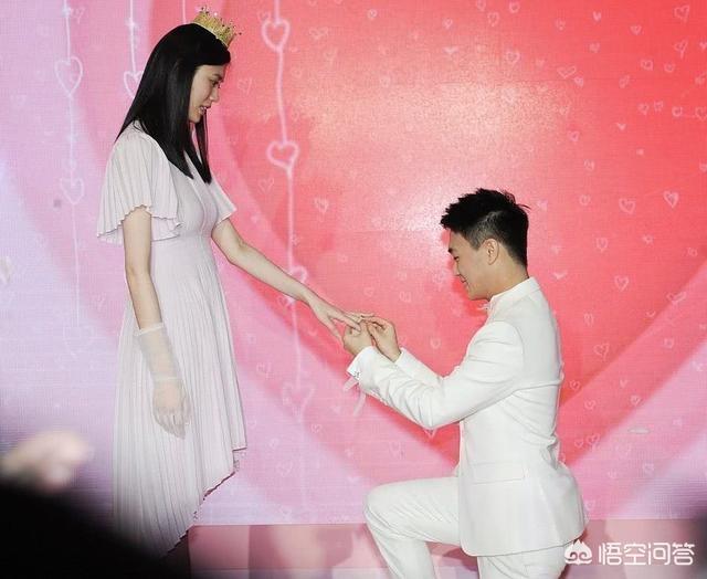 孙协志韩瑜:有哪些明星求婚是在亲朋好友的见证下完成的