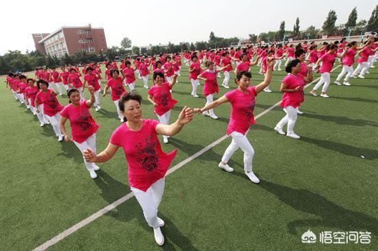 广场舞62步喝死的鱼:跳广场舞时如果阿姨、大妈晕倒，领舞者要负责吗？