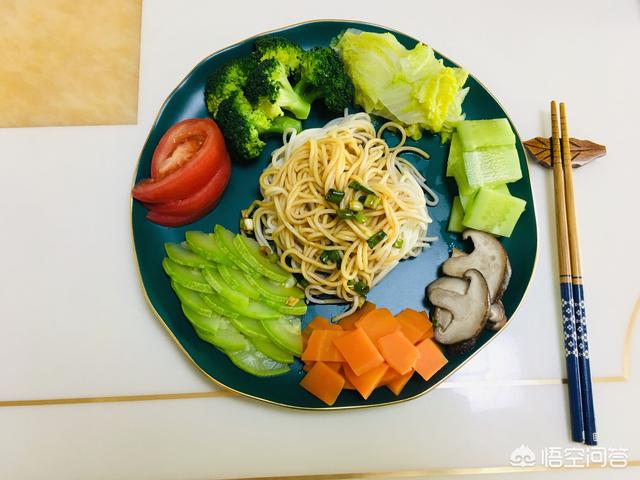 西红柿鸡胸肉如何做出美味减脂餐，减脂餐怎么才能做到好吃热量低