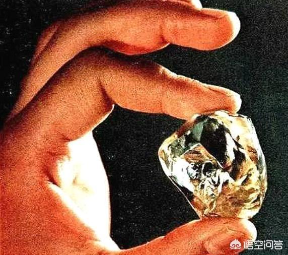 英国宠物犬捡到钻石:40年前，女孩捡到159克拉钻石并上交，如今过得如何？