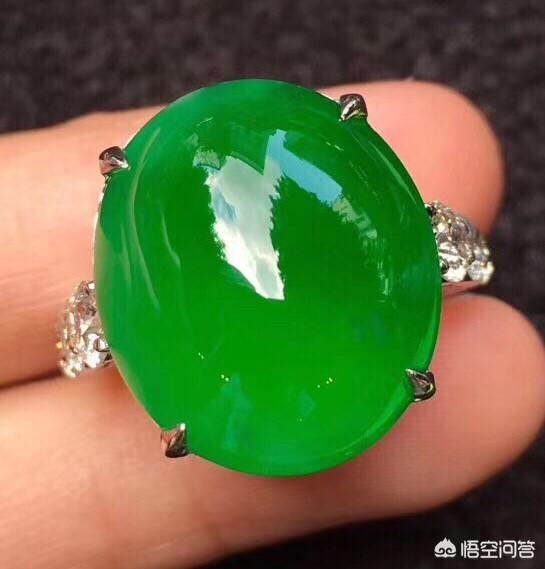 翡翠手镯常见裂痕图片,翡翠的纹和裂具体该怎样区分呢？