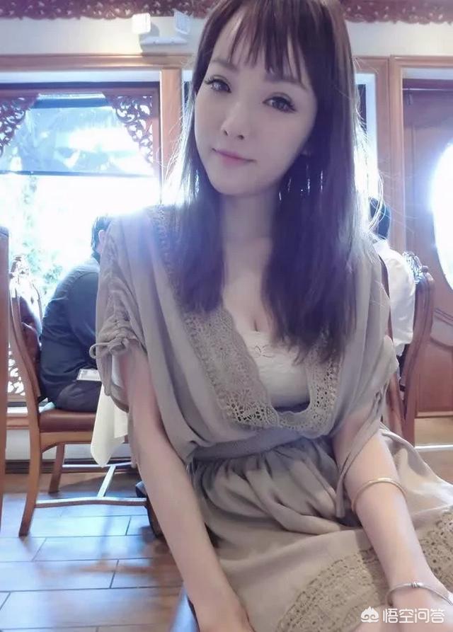 折耳鱼不呼吸前男友泳池视频:一味地对女生好，就是舔狗吗？
