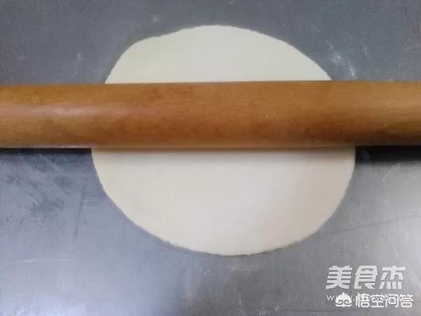 春饼是烙制还是蒸熟，薄如纸的春饼是如何制作而成的