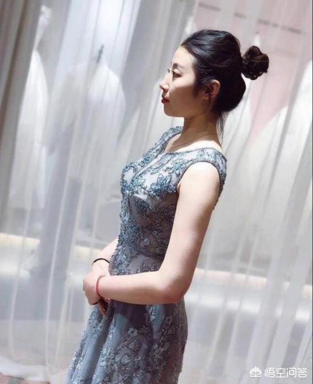 姚笛整容前:天津女排夺冠后，朱婷和姚迪为何第一时间脱下鞋子？