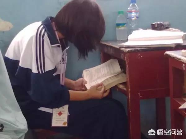 儿子上课的时候偷看黄色漫画被班主任抓到并全班点名批评,这样做合适吗？