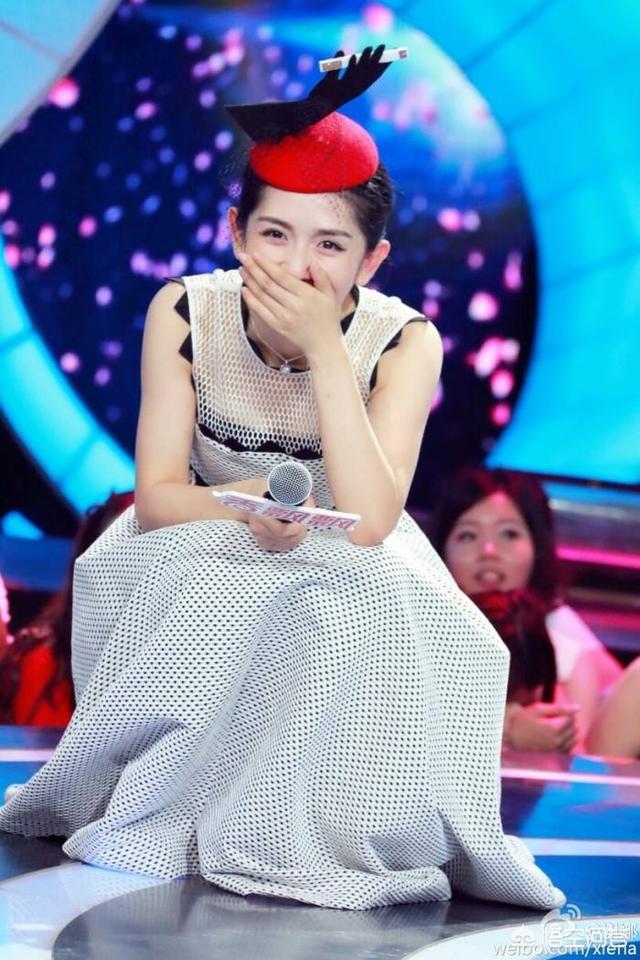 谢娜素颜:谢娜又被嘲土气，明明骨相很美，为何总被批与高级感绝缘？