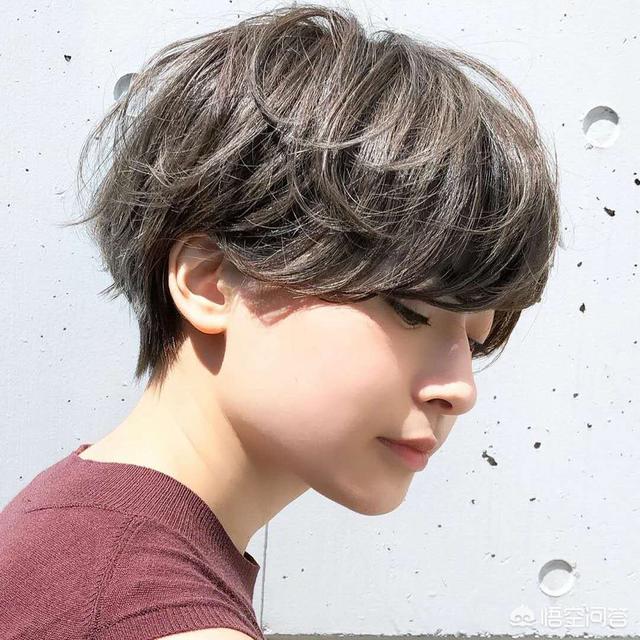 海青发型:有抬头纹的男生适合什么样的发型