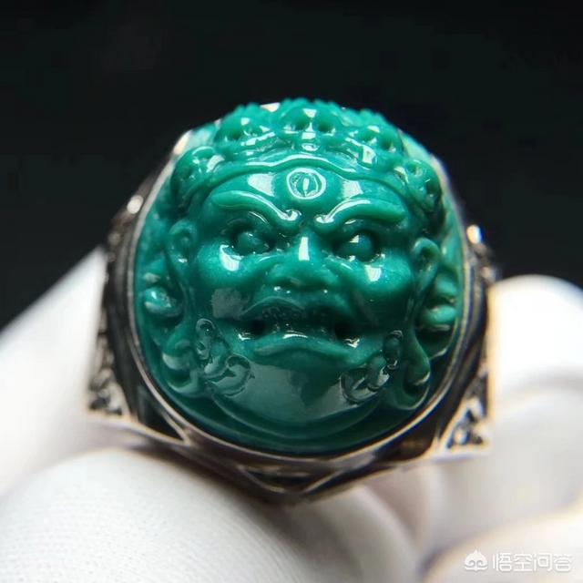 黄绿色的玉是什么品种,黄绿与暗红色的玉是什么品种？