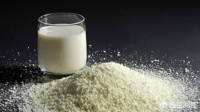 生牛乳是什么意思，用生牛乳和乳粉作原料的奶粉相比，营养价值有什么区别哪个更好
