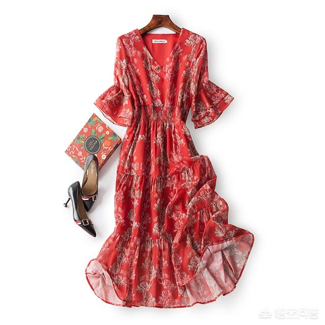 碎花控:碎花裙可以怎么穿搭？如何把碎花裙拍摄出美感？