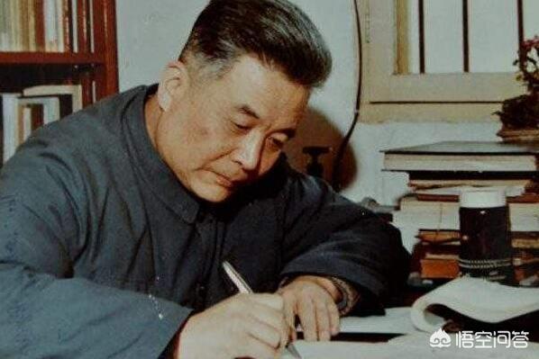 属蛇的名人:传统民俗文化十二生肖中巳蛇拥有哪些属性，巳蛇秉性特征是什么？