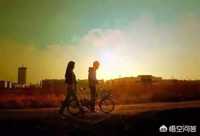 女朋友喜欢双标怎么办？继续宠吗？（我手机她随便查,但是她说不喜欢别人翻她手机 ）？