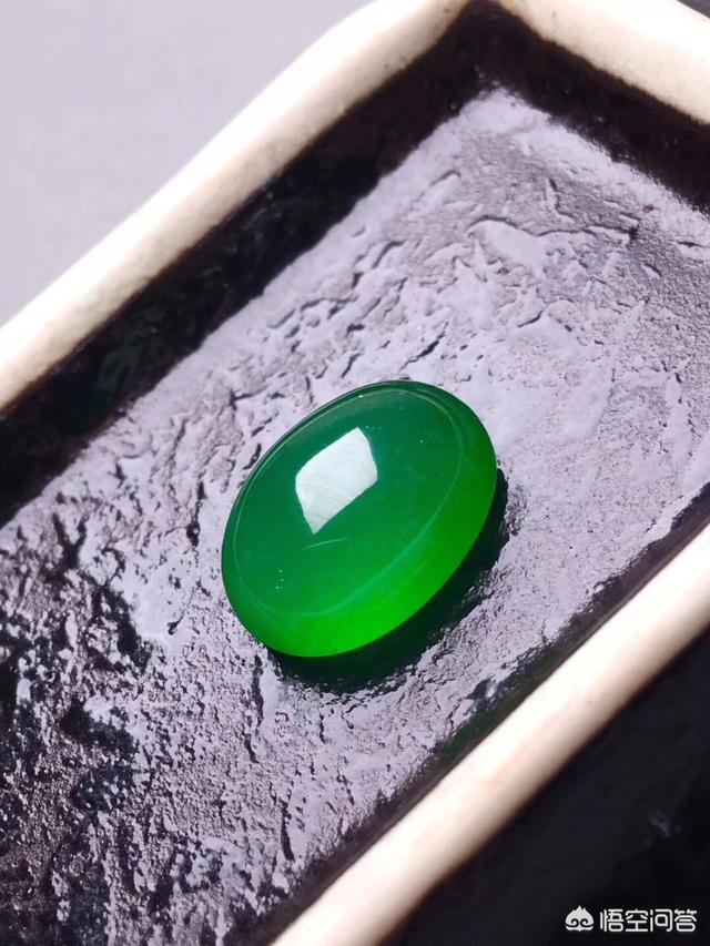 翡翠原石雕刻图案,素面翡翠也有雕刻要求吗？