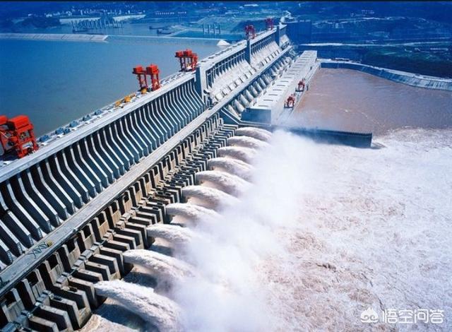 97年三条大鱼拦长江，为何古代战争都强调长江天险长江那么长，别的地方不能渡河吗