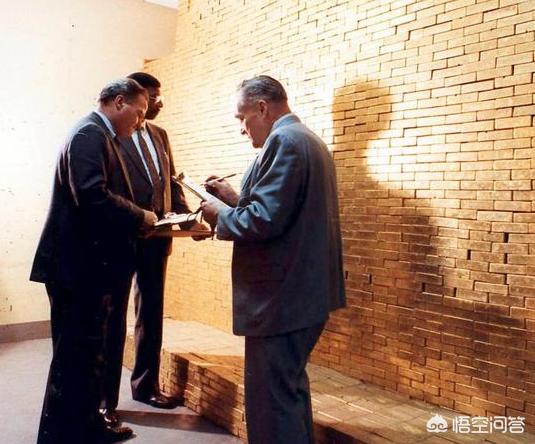 樱树露衣:穿正装的手表应该怎么选择