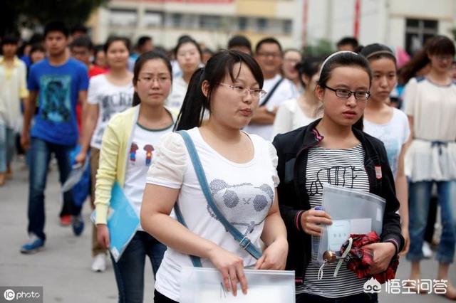百里挑一叶梓萱离场:今年有人说高考数学超难，吃亏的会不会是平时数学比较好的学生