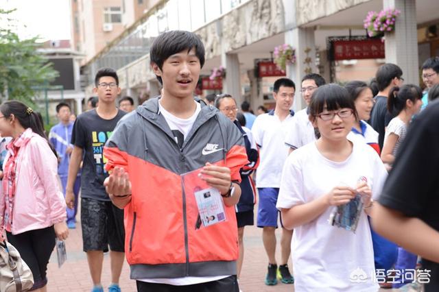 百里挑一叶梓萱离场:今年有人说高考数学超难，吃亏的会不会是平时数学比较好的学生