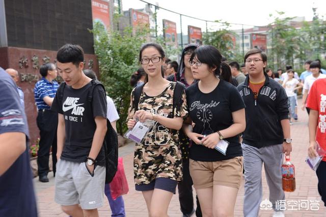 百里挑一叶梓萱离场:今年有人说高考数学超难，吃亏的会不会是平时数学比较好的学生