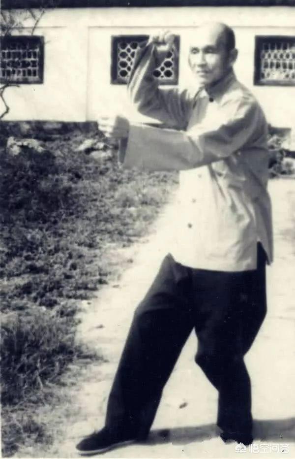 郭云深:形意拳大师郭云深，是如何荣获“半步崩拳打天下”称号的？