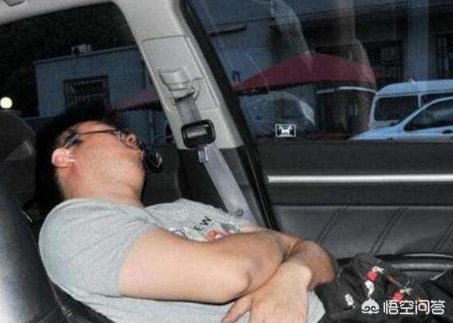 开车睡着一分钟,你觉得一个人自驾旅行，如何才不会在开车途中犯困？
