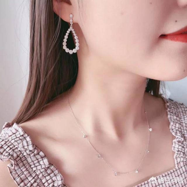 欧泊戒指多少钱,女孩子一般大概有多少件首饰？