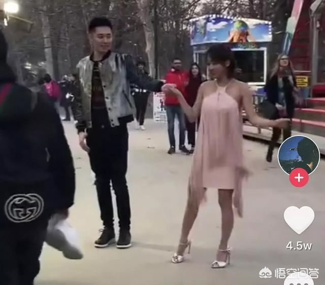 迪丽热巴光着全身图片:有哪些女明星刚出道时皮肤黑黄，后来突然变很白很白