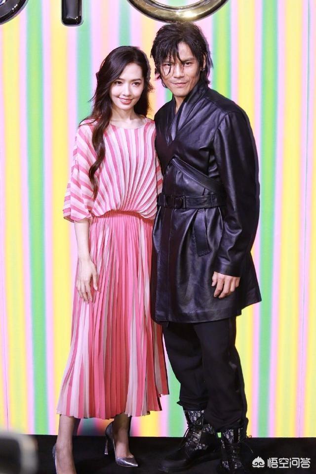 郭碧婷身高:郭碧婷出席巴黎时装周，穿的黑色半透轻薄透纱长裙是什么风格？