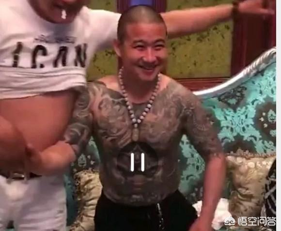 漳洲男子掏刀砍人刀脱手被对方捡起追200米后被反砍多刀,要负刑事责任吗？