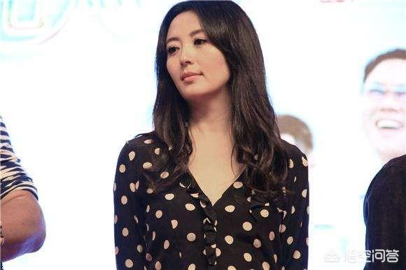 于和伟和宋林静合影:于和伟和张嘉益演技相比谁更厉害？谁的戏路更宽广？