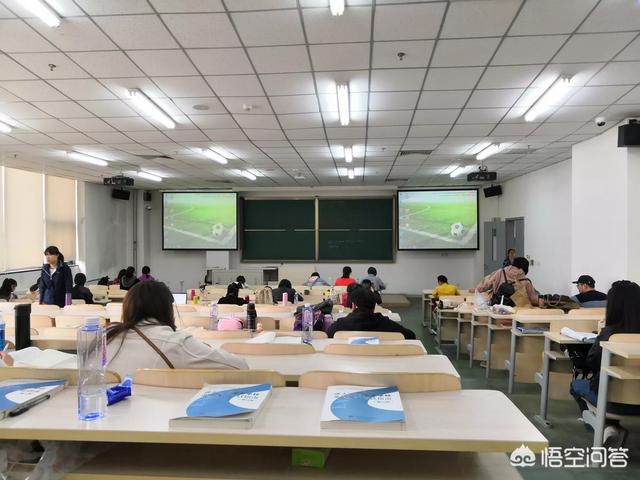 选择哪些行业,如何展开销售才能月入10万？