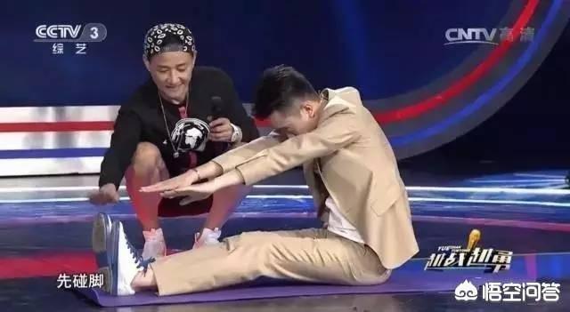 瑜伽狗:瑜伽体式海豚式怎么做？注意事项是什么？ 瑜伽狗爬式拉伸图解