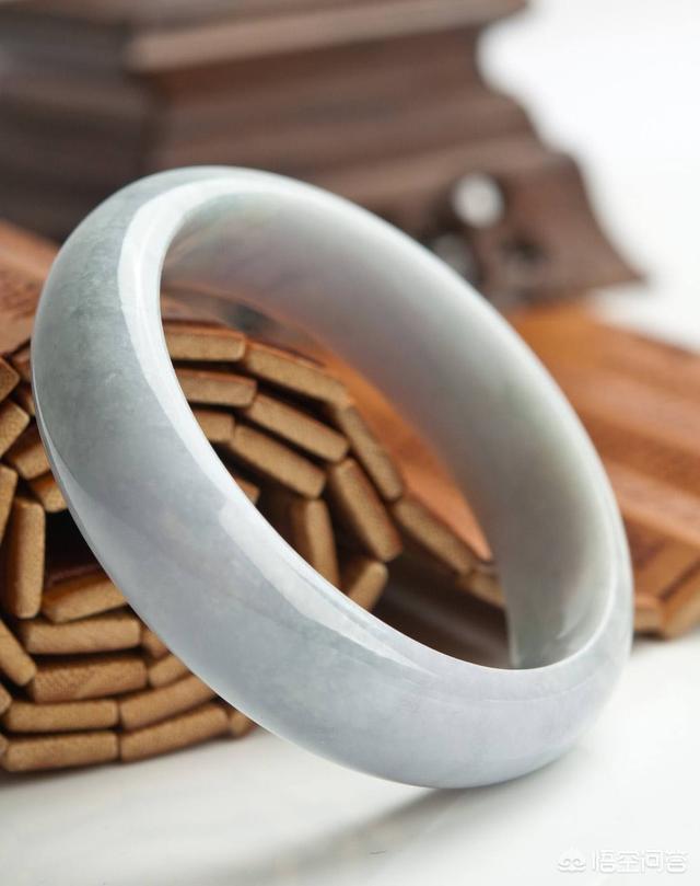 几百块的翡翠手镯是真的吗,500多元的翡翠手镯算好的吗？