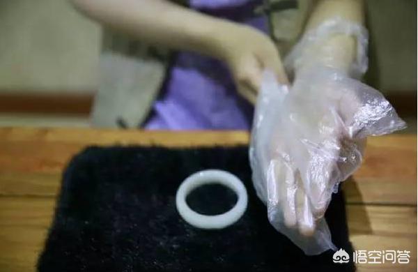 玉手镯大了有什么办法,在德西尔买的手镯有些大了怎么办？