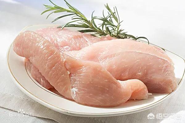 给猫的鸡胸肉怎么做:给猫的鸡胸肉怎么煮 想给猫咪做猫饭，该怎么搭配食材？
