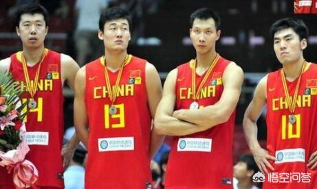 哪位知道当年中国男篮的“偷笑门”到底是怎么回事？