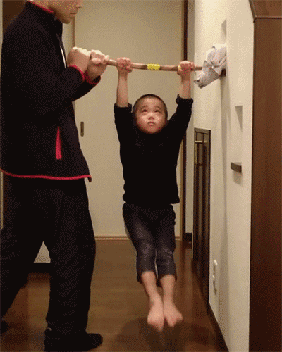 龚玥菲个人资料照片:都说图中的小男孩是李小龙的接班人，现在小男孩是什么样了